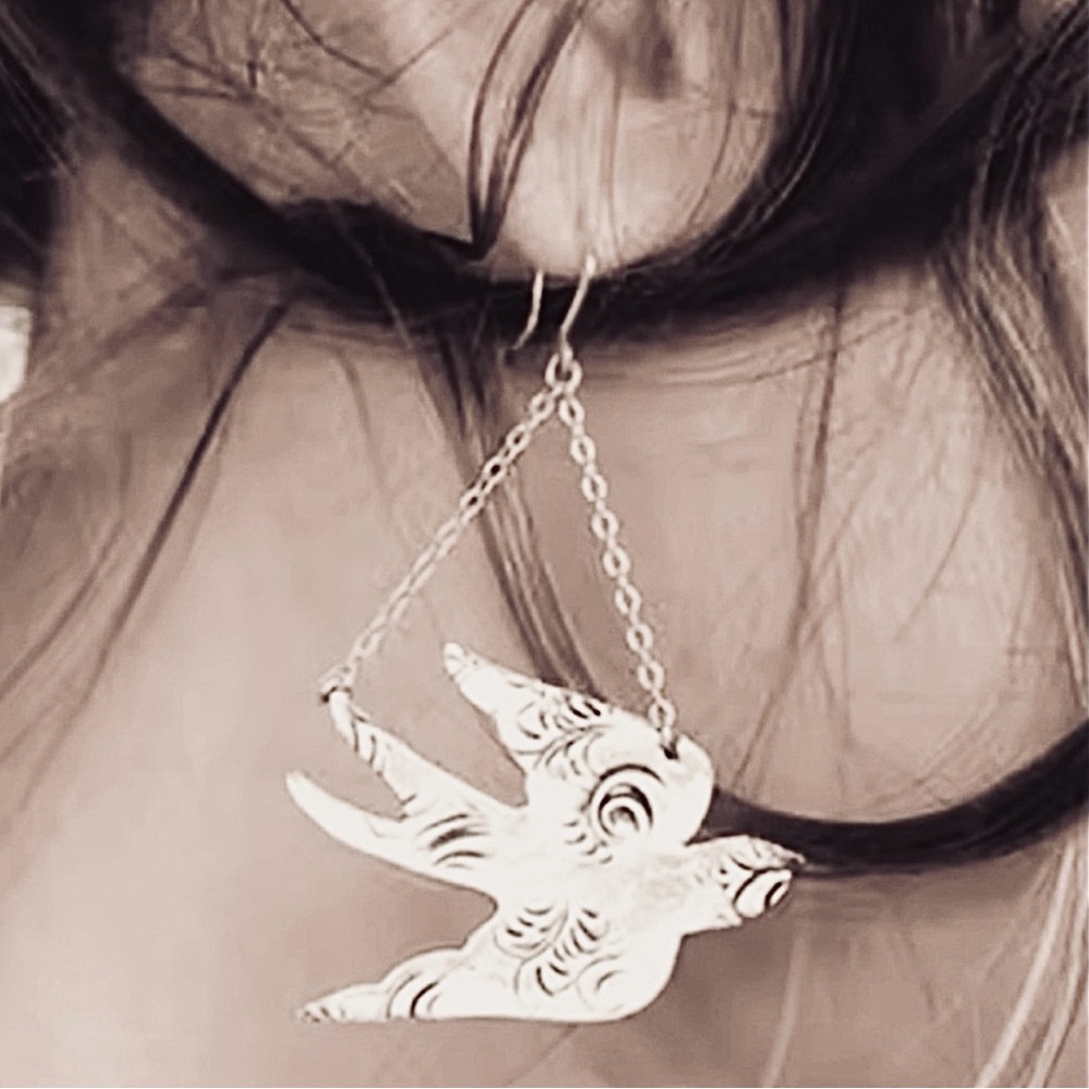 Split Tail Swallow~ Lacey Leaf Garden Flying Bird Avian Nature Chandelier Dangle - Picture 9 of 16